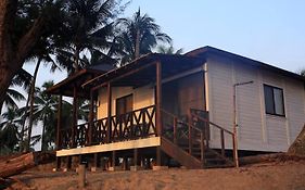 Hermosa cabaña en la playa con muelle